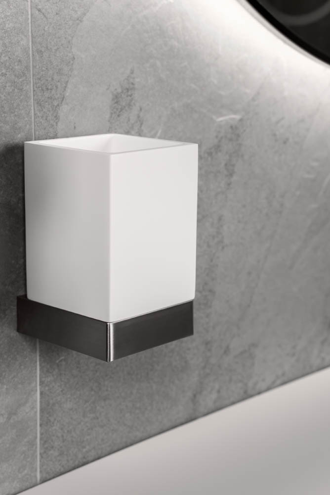 Стакан настенный Qubic Nickel Brush 10724-NB