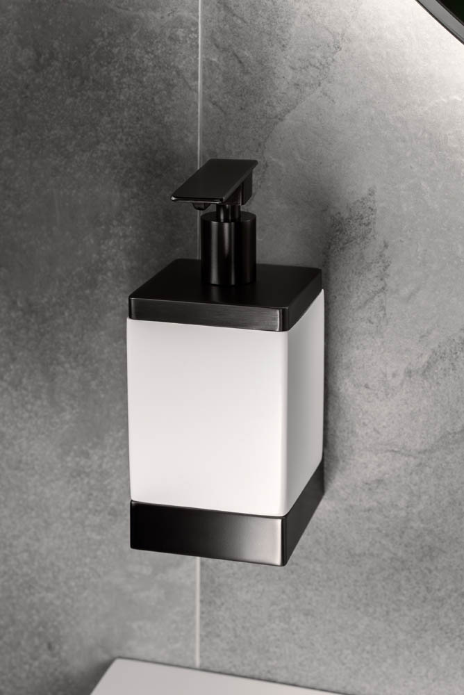 Диспенсер настенный Qubic Gun Metal 10727-GM