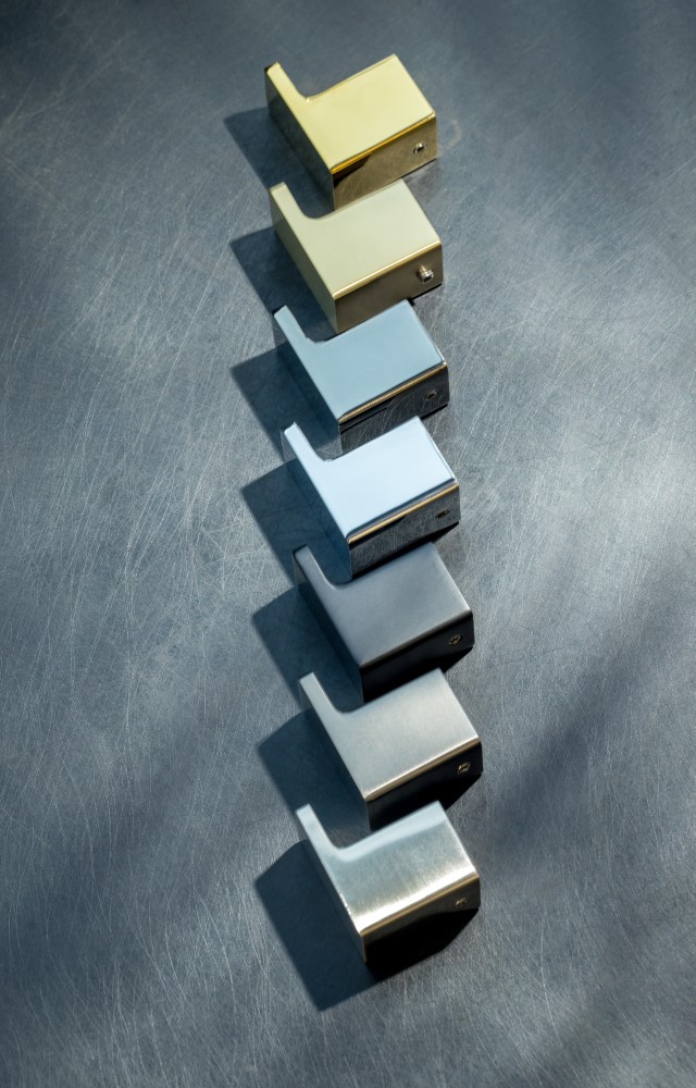 Крючок Qubic Nickel Brush 10726-NB