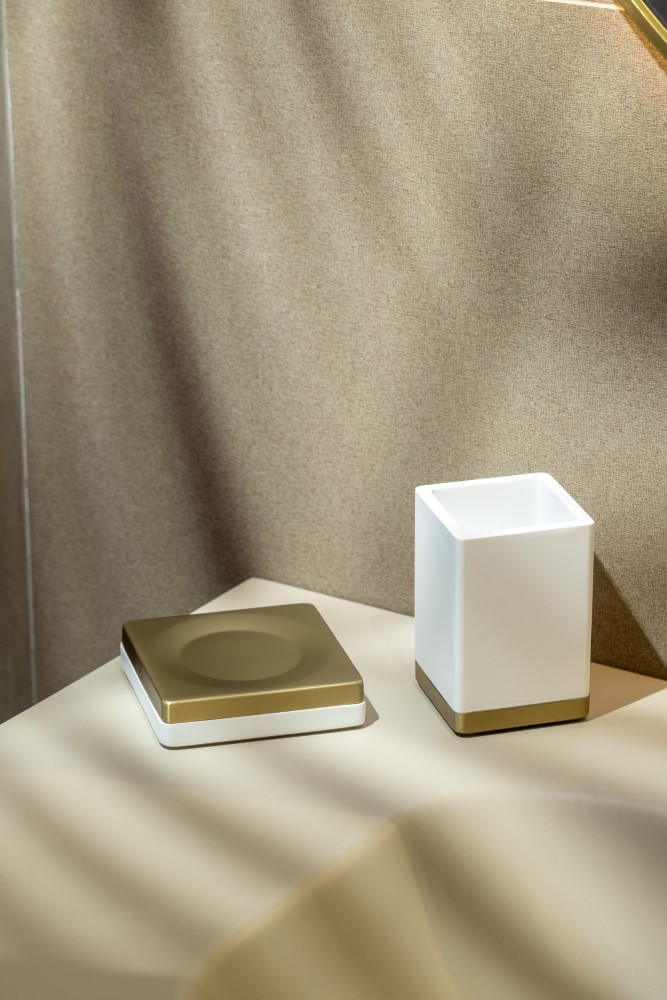 Мыльница квадратная Qubic Matt Gold 10960-MG