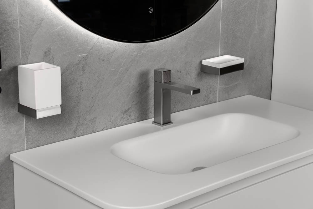 Стакан настенный Qubic Nickel Brush 10724-NB