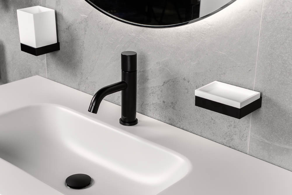 Стакан настенный Qubic Black 10724-B