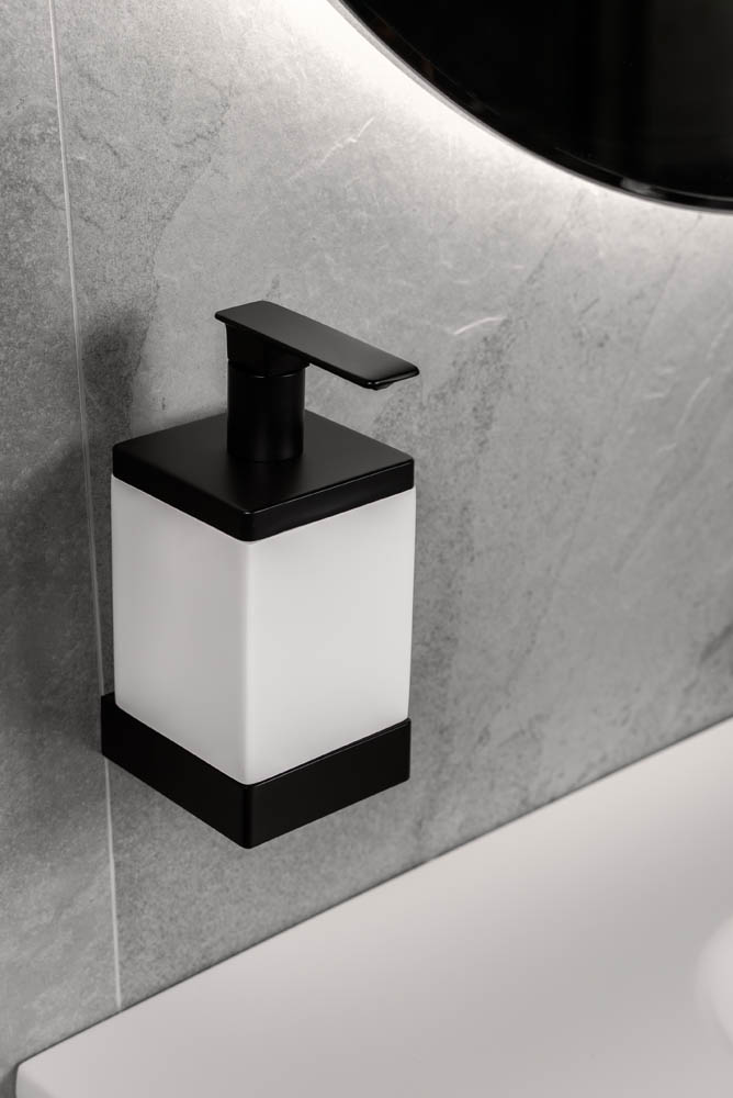 Диспенсер настенный Qubic Black 10727-B